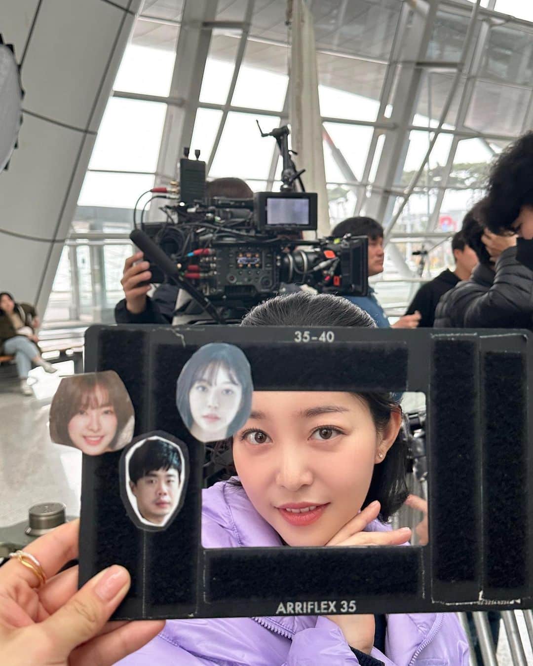 キム・ガウンのインスタグラム：「안녕히계세여 여러분 우린 떠납니다아 😎 JTBC 킹더랜드 에서 만나요✨👑」