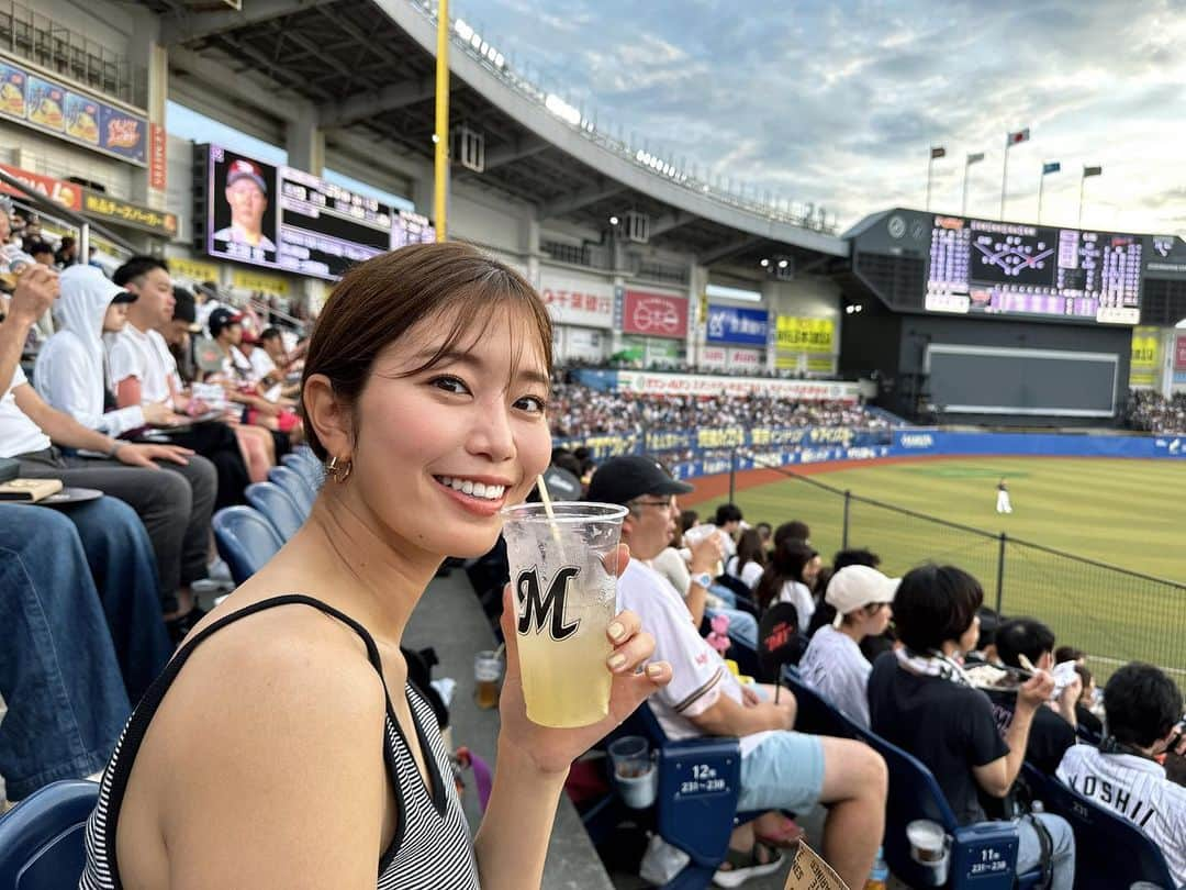 稲村亜美のインスタグラム：「野球観戦⚾️ #ZOZOマリンスタジアム」