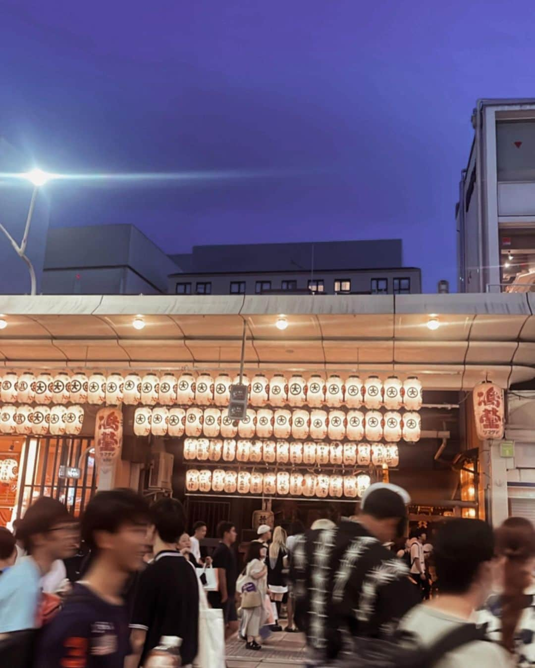 海江田麻貴さんのインスタグラム写真 - (海江田麻貴Instagram)「ㅤㅤㅤㅤㅤ  ㅤㅤㅤㅤㅤ きのう☺︎ 祇園祭り🏮 りんご飴食べられて満足😋🤍  ㅤㅤㅤㅤㅤ  ㅤㅤㅤㅤㅤ  ㅤㅤㅤㅤㅤ  ㅤㅤㅤㅤㅤ  ㅤㅤㅤㅤㅤ #祇園祭り #祇園祭 #kyoto #京都 #京都観光 #DIESEL #newera #ダメージデニムデニムセットアップ #neweracap #ベリーショート #ベリーショート女子 #ベリショ #japanesegirl #日本女孩」7月16日 17時30分 - _makiii0924_