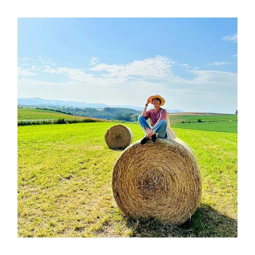 古川美有さんのインスタグラム写真 - (古川美有Instagram)「丘のまち美瑛🌻  少し前の、道央旅ふりかえり②  富良野から少し北にある美瑛は、アップダウン激しめな丘のまち。 見渡す限りの緑に、小麦畑と色とりどりの花たち… 視界が広くて、ぐるぐるドライブするの本当に楽しかった！ 森の中に突然現れる青い池も、神秘的で素敵でした。 #北海道旅行 #美瑛 #新栄の丘 #パッチワークの路 #パノラマロード #四季彩の丘 #青い池」7月16日 17時35分 - miyukogawa