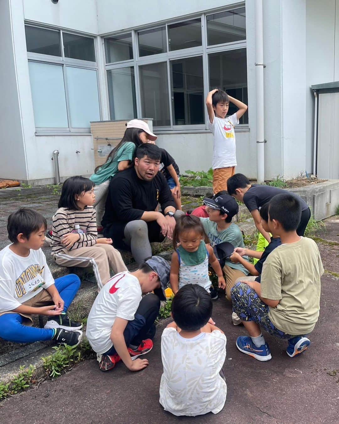 畠山健介さんのインスタグラム写真 - (畠山健介Instagram)「「とやま・こども・みらい予備校」  沢山の方にご協力頂きながら、 第1回目（1泊2日）が無事に終了しましたー👏  暑い💦ヘロヘロです💦 子供達は本当に元気💦笑  第1回目のテーマは「水」 富山の「水」で楽しみながら色々な事を子供達に学んでもらいました。実際の生活で応用して欲しい。  2023年度内に後3回のプログラムがあります！第2回目は9月！テーマ決めから、内容を含め、楽しみしています！  そして富山から東京に向かい中🗼🚄 夜は #テレビ東京 さんの「みんなのスポーツ」を是非🥳🤗  #富山県 #富山市 #AmazingToyama #立山山麓 #とやまこどもみらい予備校 #水 #称名滝 #山中茂 #大レジェンド #テレビ東京 さん #みんなのスポーツ #マンスリーMC #ラグビー #rugby」7月16日 17時38分 - hatake03