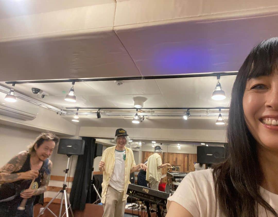 のインスタグラム：「加藤くんが不在でしたがLOSALIOSリハーサル。 高松、岡山、京都、楽しみにしています。 新譜も追加で販売いたします。  7月28日(金)高松MONSTER(18:30/19:00) 7月29日(土)岡山・CRAZYMAMA KINGDOM(18:00/18:30) 7月31日(月)京都磔磔(18:00/18:30)  ★Ticket ￥5,500(tax in/D代別) 高校生以下￥2000(tax in/D代別)  ★Ticket受付 ・先行：5/27(土)10:00-e-plusにて ・一般：6/17(土)10:00- e-plusにて ・以降、店頭販売あり。 https://eplus.jp/sf/detail/3879630001-P0030001」