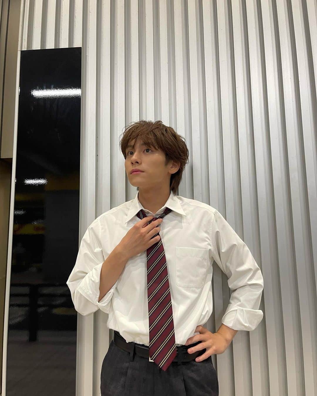 のインスタグラム：「「最高の教師」「最高の生徒」第1話ご視聴ありがとうございました！  ついに藤原の1年が始まりました。 クロスオーバー展開で観てる皆さんに何かひとつでも伝われば嬉しいです。  D組での藤原も伴といる藤原も変わらず言えるのは素直さだと思います。 フレッシュで普通じゃないものを感じ取って頂きたいです！  見逃し配信はTVerでご覧下さい🤝  #最高の教師  #最高の生徒  #藤原大志　 @saikyo_ntv @z_drama_ntv」