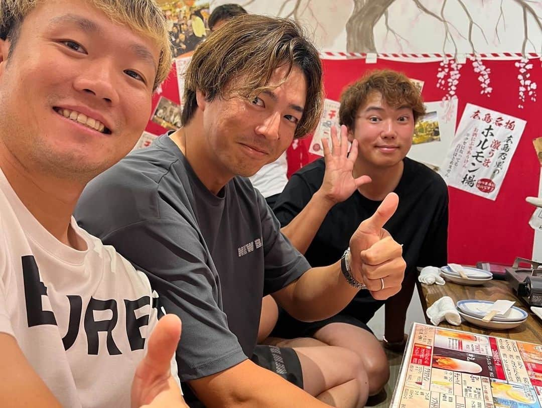 出水田大二郎さんのインスタグラム写真 - (出水田大二郎Instagram)「「良和ハウスPresents ウイングカップ広島」  素晴らしい大会に参加させていただきました。 今年も温かく歓迎してくださり本当に嬉しかったです。  本戦では1000人を超す沢山のギャラリーの 皆さんに会場までお越しいただき、温かい声援をおくってくださいました！ ありがとうございました😭  キャディをしてくれた @kawabe_rie1127  ありがとう！ 力になりました😄 お互いゴルフ頑張っていこうね。  これからももっとこの試合が盛り上がっていくことを願ってます^_^  最後に 良和ハウス様 広島テレビ様 鷹の巣ゴルフクラブ様 @junkingyo さんをはじめ 大会関係者の皆様。  そして沢山のギャラリーの方々 ジュニアゴルファーのみんな。 プロゴルファーの皆さん。  本当にありがとうございました！  #良和ハウス#広島テレビ #ウイングカップ広島  #鷹の巣ゴルフクラブ」7月16日 17時45分 - dai26insta