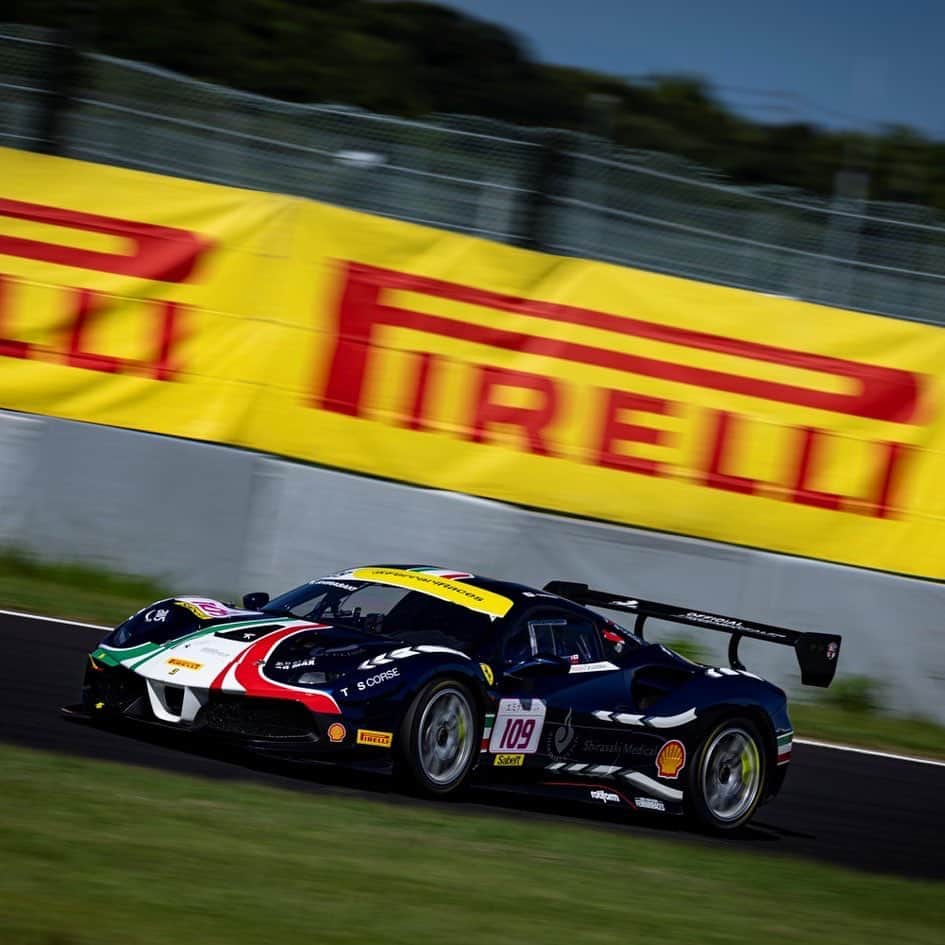 Ferrari Japanさんのインスタグラム写真 - (Ferrari JapanInstagram)「鈴鹿サーキットで行われたFerrari Challenge ジャパンシリーズ第4戦。 夏の鈴鹿でレーサーたちは1秒を争う。様々な波乱を見せたレース展開。 手に汗握る攻防はFerrari YouTubeチャンネルからご覧いただけます。  来月8月5-6日にて最終第5戦目がSUGOで行われる。 最終戦はどのようなレース展開を見せてくれるのか。乞うご期待。  #Ferrari #フェラーリ #FerrariJapan #FerrariRacingDays2023 #Ferrarichallenge #FerrariChallengeJapan #Ferrari488ChallengeEVO #FerrariCorseClienti #FerrariRaces #フェラーリチャレンジ #フェラーリレース #LuxuryLifestyle #LuxuryCars #CarLifestyle #Ferraristi #ラグジュアリーカー」7月16日 17時48分 - ferrarijpn