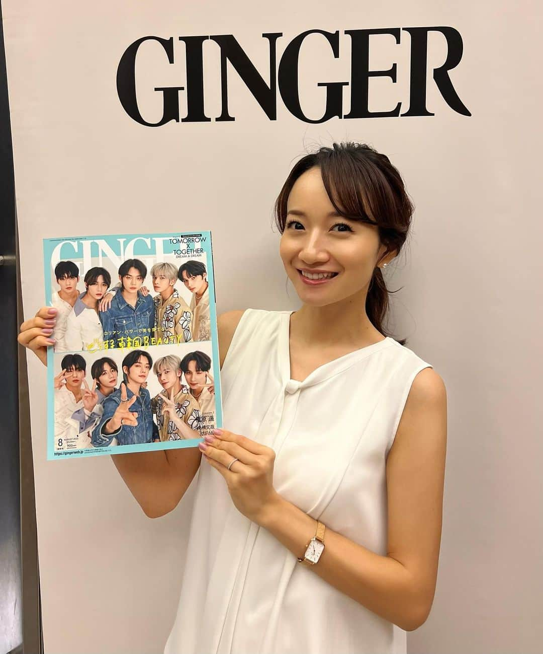 松原江里佳のインスタグラム：「🌻 三連休はいかがお過ごしですか？☺️ 全国的に暑い🫠日が続いてますね どうか体調にお気をつけて🎐 🌻 私はといいますと… 女性の美を磨くイベント 「GINGER BEAUTY FES」のMCでした☺️ 美意識の高い皆さんのお話は 本当に勉強になります✨ 私のこの夏の目標は これ以上、肌を焼かないこと👙☀️ ❤︎ ❤︎ ❤︎ #ginger #beauty #cosmetics  #美容 #健康 #fes #ファッション  #フリーアナウンサー #スターダスト  #でこ #mc #司会 #아나운서　#미용」