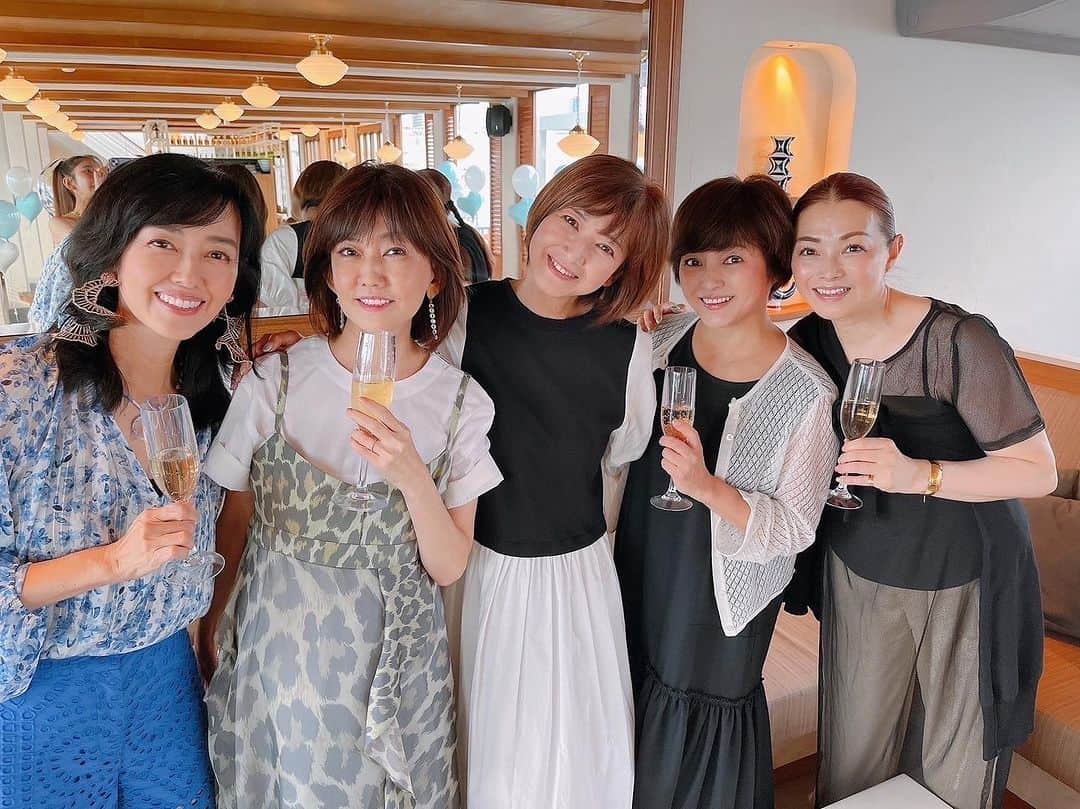 早見優さんのインスタグラム写真 - (早見優Instagram)「Happy Birthday to my dear friend Hidemi!  素敵な仲間に乾杯🥂  #石川秀美 さん #松本伊代 さん #三田寛子 さん #渡辺めぐみ さん #同期  #友達  #仲間  #friendship  #birthday  #誕生日」7月16日 17時53分 - yuyuhayami