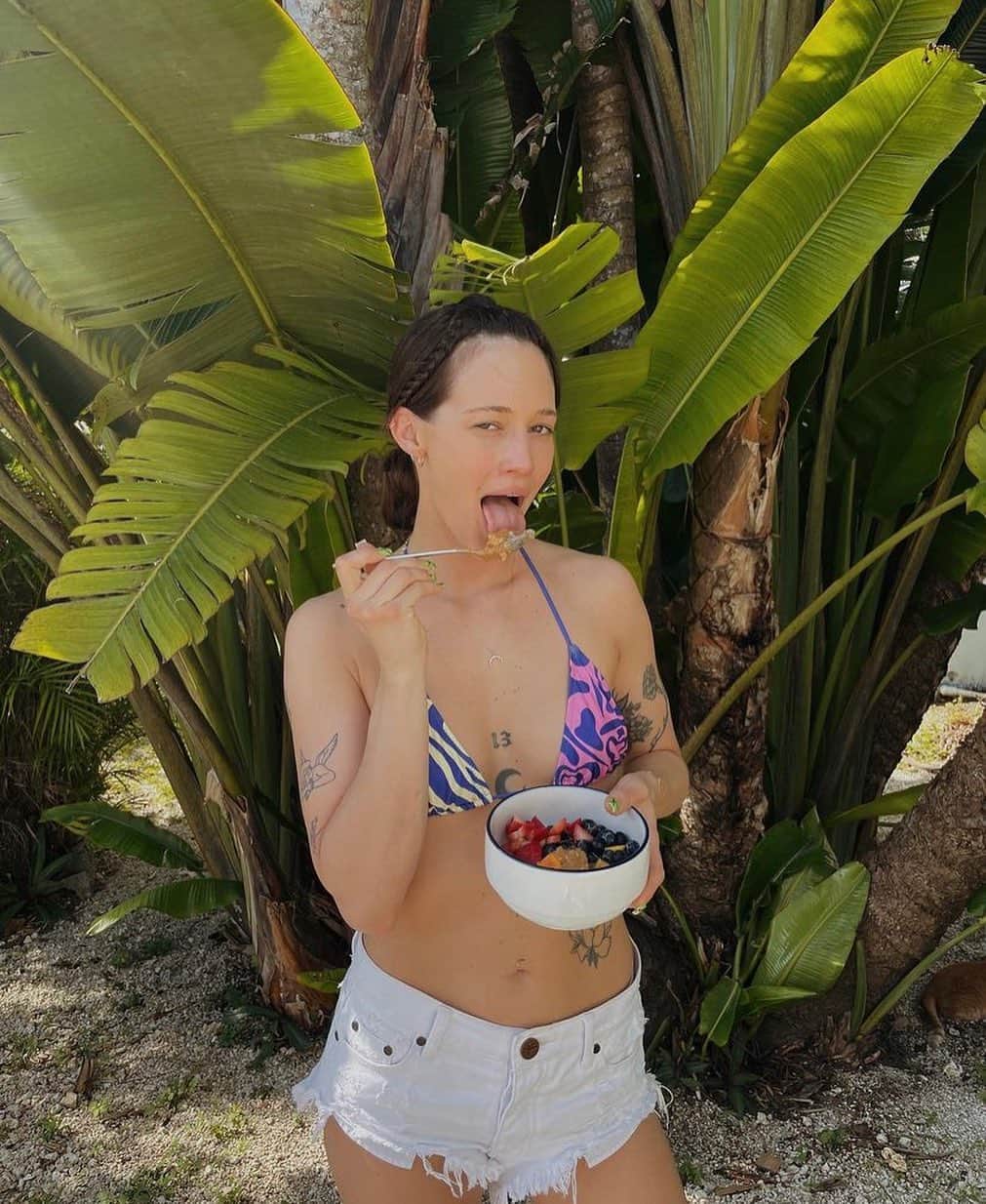 LOCAL HEROESのインスタグラム：「My hot girl summer era 🌺🥭🐚 / Ashley Bikini Top on Summer Sale 👙」