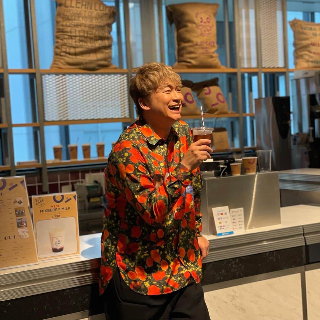 香取慎吾のインスタグラム：「おいしいコーヒータイム #j_o_cafe」