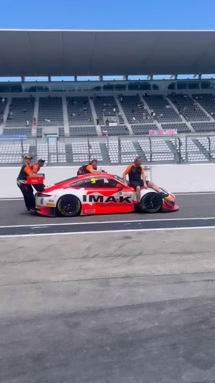 岩田亜矢那のインスタグラム：「戦うマシーン 全てが美しい。  #yzracingwithstudie  優勝おめでとうございます！  #gtworldchallengeasia   @yzone.co.ltd.yz_racing  @maxorido  @kano_masaki.02_04」