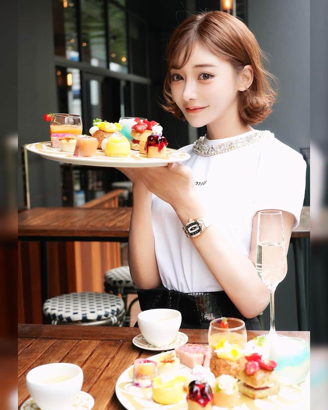 明日花キララのインスタグラム：「フランクミュラーのアフタヌーンティー ティー仲間のさあやちゃん！！いつもありがとう🫖🤍 @hyattcentricginza  @franckmuller_japan」