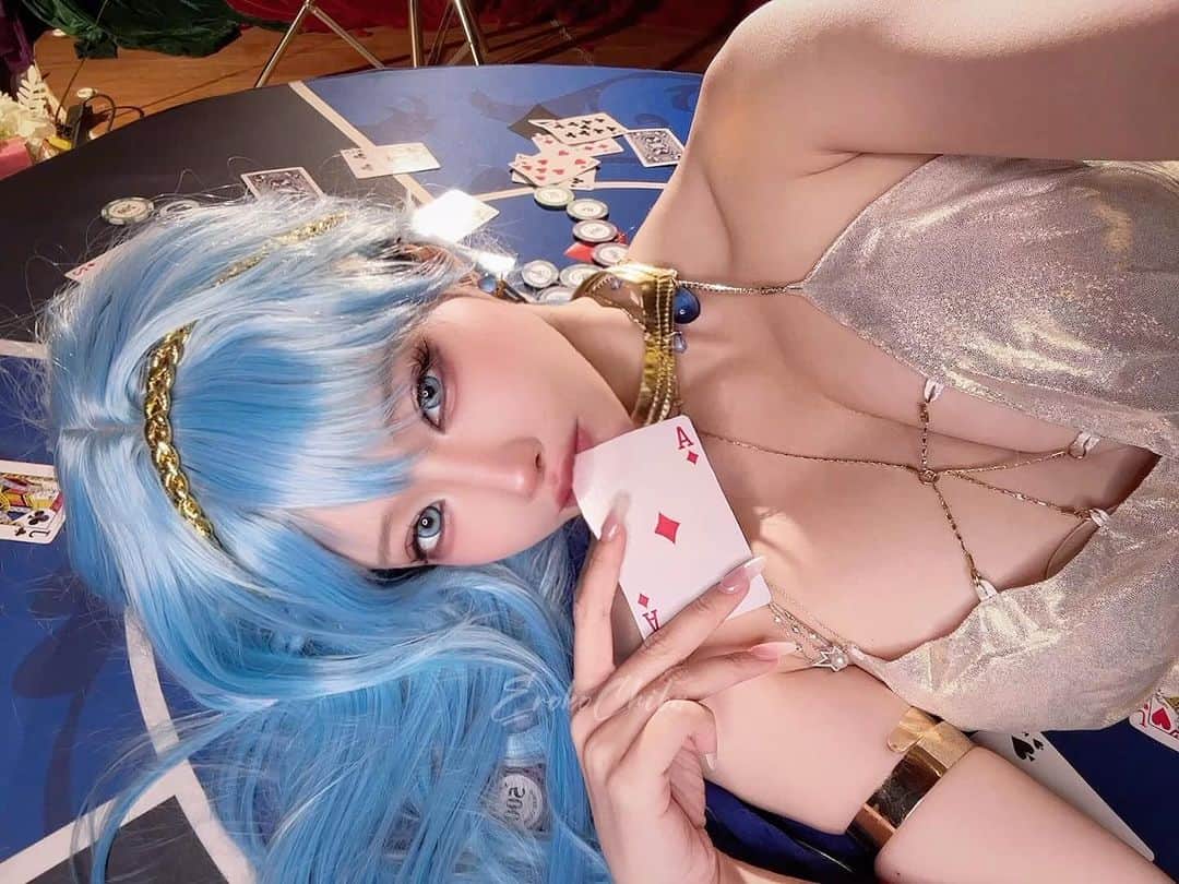 EROKOのインスタグラム：「Shooting for my photo book~ Sure you’ll buy it right? 😋  #nikke」