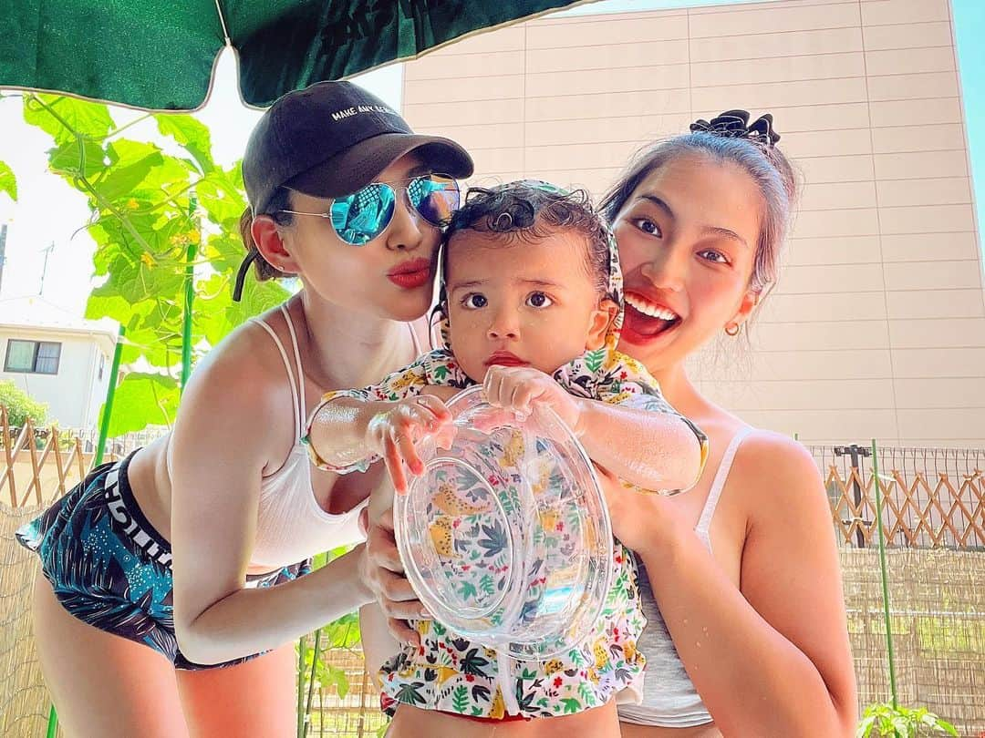 青山めぐのインスタグラム：「⛱👶🏻💗🌞」