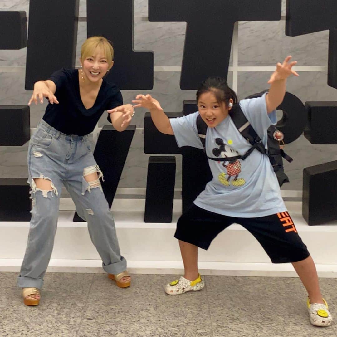 のインスタグラム：「♡  ヒップスタイル presents 【山田まりや Make You Smile】  本日‼️ まもなく😆🎉✨  ニッポン放送にて 19:00〜20:00 オンエアです🎉  パーソナリティ: 山田まりや  コメンテーター: ヒップスタイル代表取締役社長 平田恭平さん  ゲスト: RAISEN株式会社 代表取締役社長 藤原智也さん  物流業界の 若き風雲児のお二人に #2024年物流問題 や 利用する方もサービスを提供する企業も、 働くドライバーさんも、 みんなが笑顔になれる 理想的な未来について 沢山お話しいただき✨ 勉強させていただきました✨  「あなたにとって」 「世界にとって」 未来につながる"明日"が もっと笑顔になりますように！  そんな想いを込めてお届けする 【山田まりや Make You Smile】  #山田まりやMYS   で番組へのご参加✨ご感想✨ あなたにとっての笑顔になれる瞬間など✨ お待ちしています😄  ぜひお聴き逃しのない様に 宜しくお願いします😉💗」
