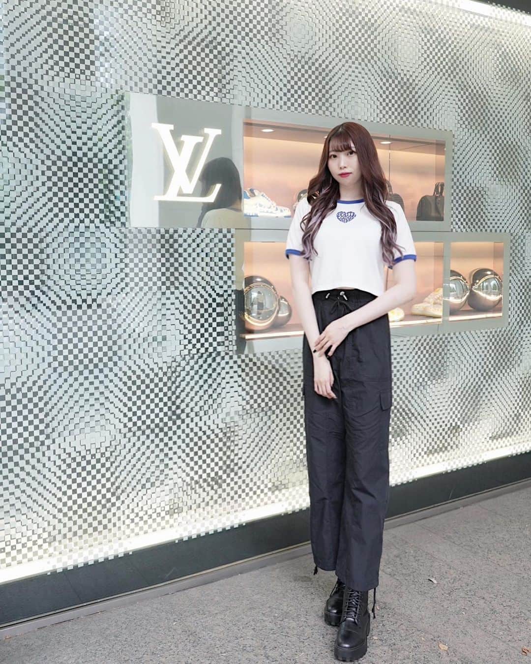 airinkoのインスタグラム：「6月の中旬ぐらいに撮影してきのをup⤴︎⤴︎⤴︎  この日は天気がめっちゃめっちゃよかった日𖤐 𖤐  #撮影 #モデル撮影 #撮影データ #モデル  #vuitton #tiffany #被写体モデル  #ポートレートモデル #被写体になります  #ファッションモデル #ootd #ファッションコーデ  #いいね返し̈ #いいね大歓迎 #모델 #셀카 #셀스타그램  #오오티디 #좋아요 #좋아요반사 #좋아요환영 #패션」