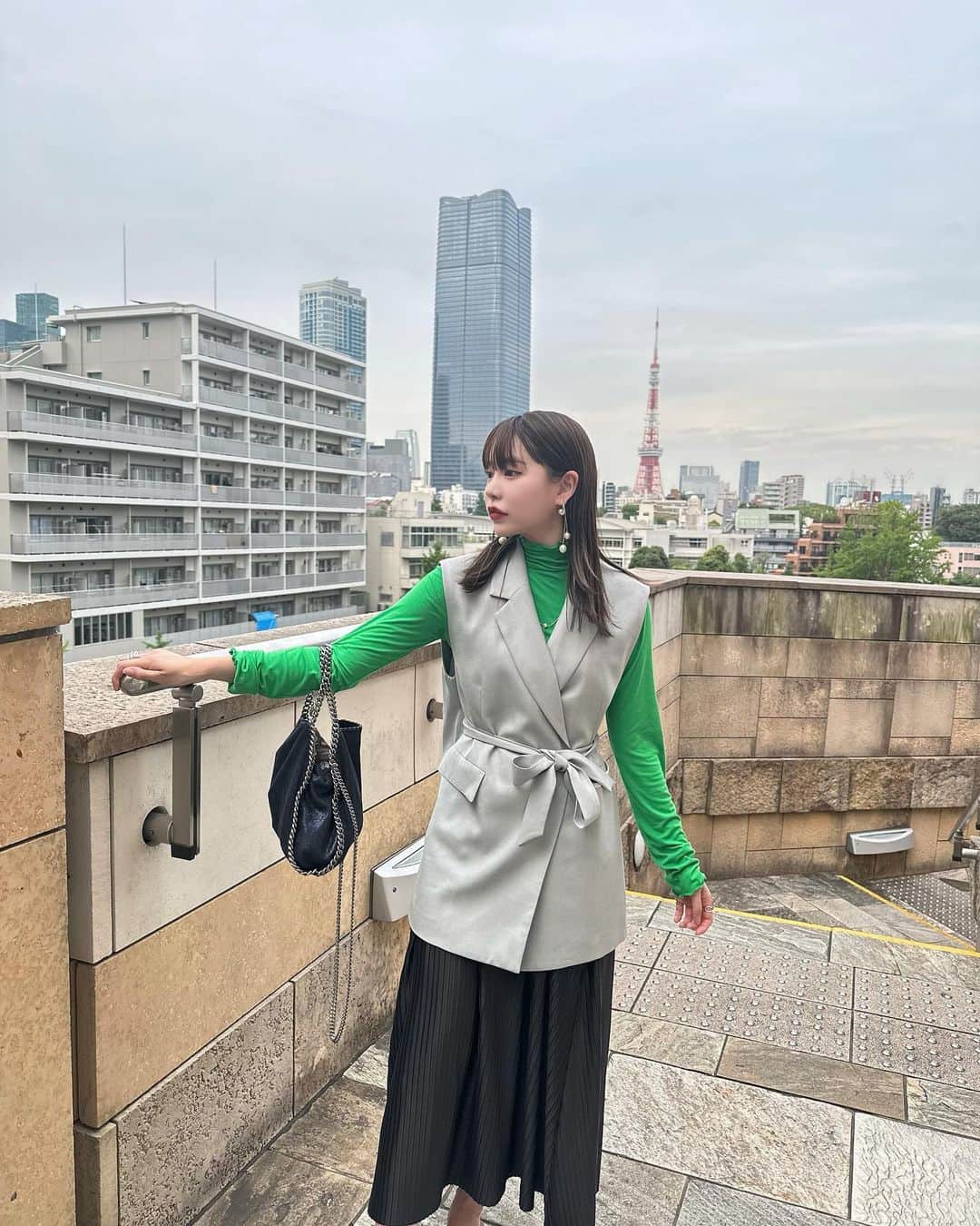 林田沙綾のインスタグラム：「⚪︎ 東京タワー🗼と🗼  #fundamine #ファンダマイン #夏コーデ #インナー #グリーンコーデ」