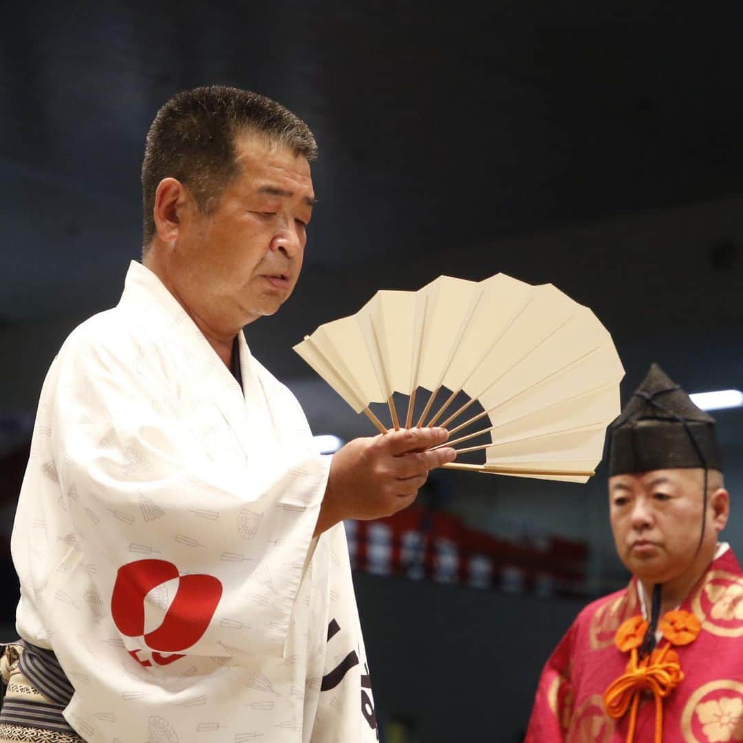日本相撲協会さんのインスタグラム写真 - (日本相撲協会Instagram)「大相撲名古屋場所八日目！  本日より朝乃山が休場。 対戦相手の大栄翔は不戦勝となり6勝目。 翠富士が大関霧島を下手投げで破った。  本日は#呼出し 特集です。 力士を呼び上げる「声」にも是非ご注目下さい。  @sumokyokai  #大相撲 #sumo #相撲 #力士 #お相撲さん #japanphoto #sumowrestlers #japanculture  #七月場所 #名古屋場所 #ドルフィンズアリーナ #次郎 #克之 #志朗 #重夫 #吾郎 #幸吉 #旭 #隆二 #琴三 #琴吉 #大吉 #照喜 #幸司 #利樹之丞 #光昭」7月16日 18時35分 - sumokyokai