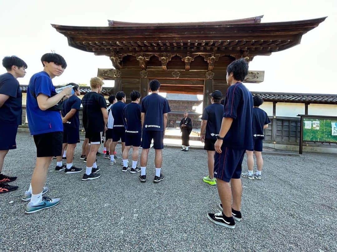 宮崎大輔のインスタグラム：「富山県高岡市瑞龍寺 チームで行ってきました。 お坊さんありがとうございました！  #瑞龍寺 #アースフレンズbm  #ハンドボール #handball #富山県」
