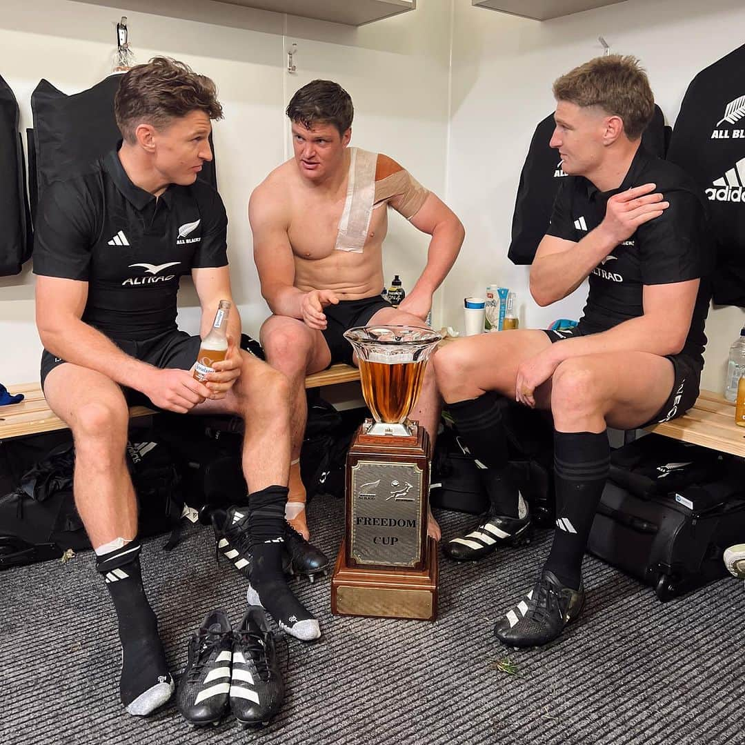 ボーデン・バリットさんのインスタグラム写真 - (ボーデン・バリットInstagram)「Special couple of days for our family. @jordie_barrett - 50th All Blacks Test. @scottbarrett93 - 200th First Class game.⁣ #Congrats #Proud」7月16日 18時45分 - beaudenbarrett