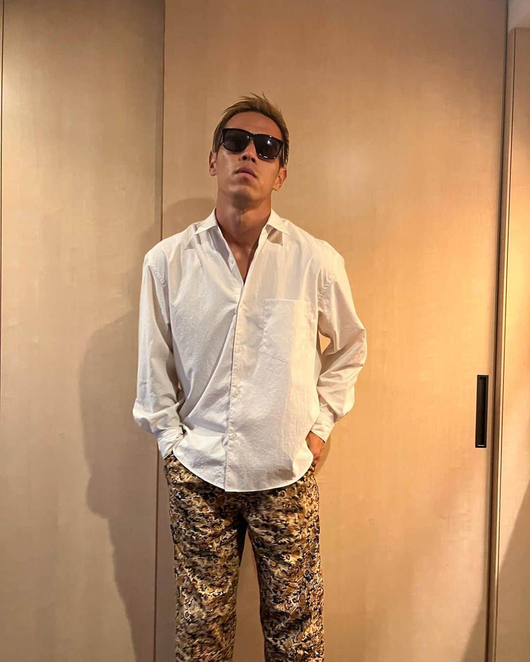 本田圭佑のインスタグラム：「Good evening. How was your day?」