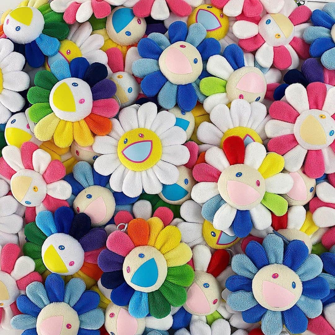 cherry worldwideさんのインスタグラム写真 - (cherry worldwideInstagram)「. ©︎Takashi Murakami / kaikai kiki 』. @takashipom . ⇒ " Flower Plush Key Chain " . Release  in-store 🍒™️.」7月16日 19時01分 - cherry__fukuoka