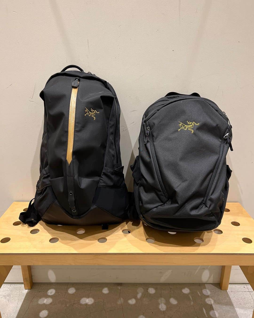 ビームス神戸さんのインスタグラム写真 - (ビームス神戸Instagram)「・ 【ARC’TERYX】  MANTIS 26 BACKPACK  item no:13-61-0018-729 price:22,000  【ARC’TERYX】  Arro 22 Backpack  item no: 11-61-2297-729 price:29,700  🔍商品の問い合わせは、電話orDMでも承っております。  ⚠️営業時間中での返答となりますので、お時間がかかる可能性がございます。予めご了承下さいませ。  ☎️078-335-2720  #beams#bprbeams#beamsplus#beamsboy#raybeams#kodomo#beamst#instafashion#instagood#outfit#outfitoftheday#fashion#ootd#beamskobe#kobe#japan#ビームス#レイビームス#ビームスボーイ#こどもビームス#ARC’TERYX」7月16日 19時00分 - beams_kobe