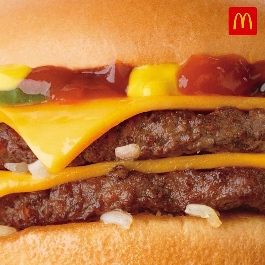 McDonald's Philippinesのインスタグラム：「Natakam ka ba, beshy? 🤸🏼‍♀️ Double check your #McDoBurgERRRRs layers – made ’em hottER, juiciER, tastiER, meltiER (vs. our previous formulation). Try our Double Cheeseburger para ma-confirrrrrrm!   ASC Ref No. G0069P071323M」