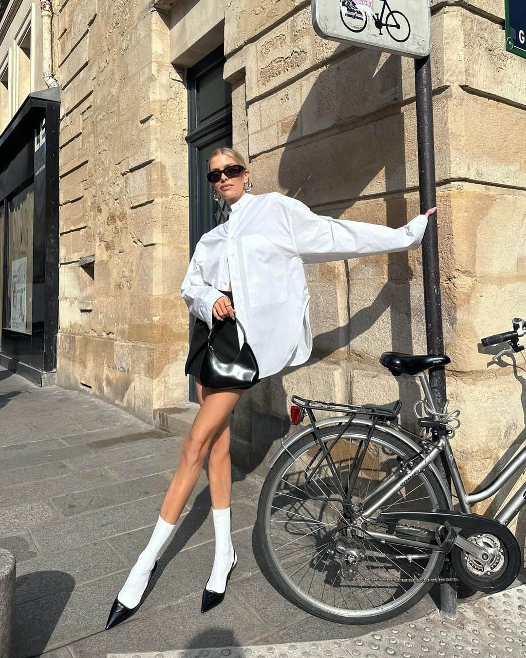 エレナ・ペルミノヴァのインスタグラム：「Back to school 🔙🚲」