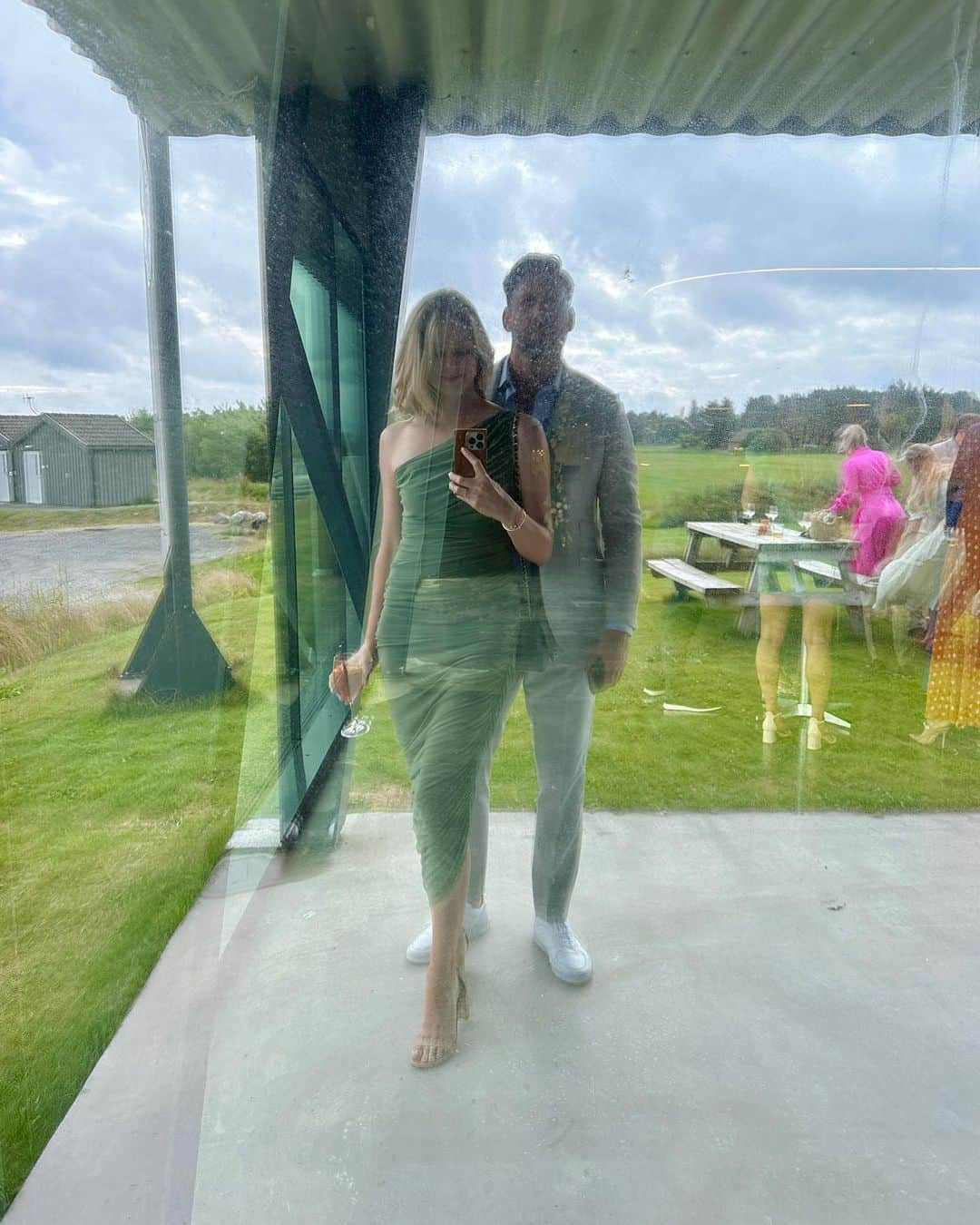 リンジー・エリンソンさんのインスタグラム写真 - (リンジー・エリンソンInstagram)「A fairytale wedding in Norway 🤍💍🫶🏻」7月16日 22時00分 - lindsellingson