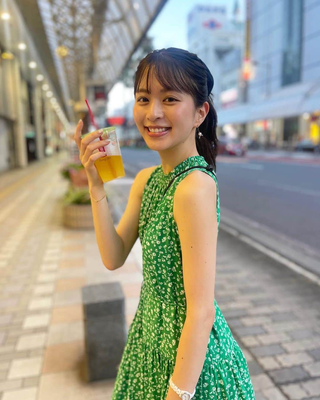 沖田愛加さんのインスタグラム写真 - (沖田愛加Instagram)「宮崎に帰省していました🌼 オフなのでスッピン笑 やっぱり地元は落ち着くなあ〜  みなさんも連休を楽しんでいますか？ 暑い日が続くのでみんな体調に気をつけてね！♡  #宮崎 #ワンピース #花柄ワンピ #緑ワンピ #休日コーデ」7月16日 19時08分 - okita_aika