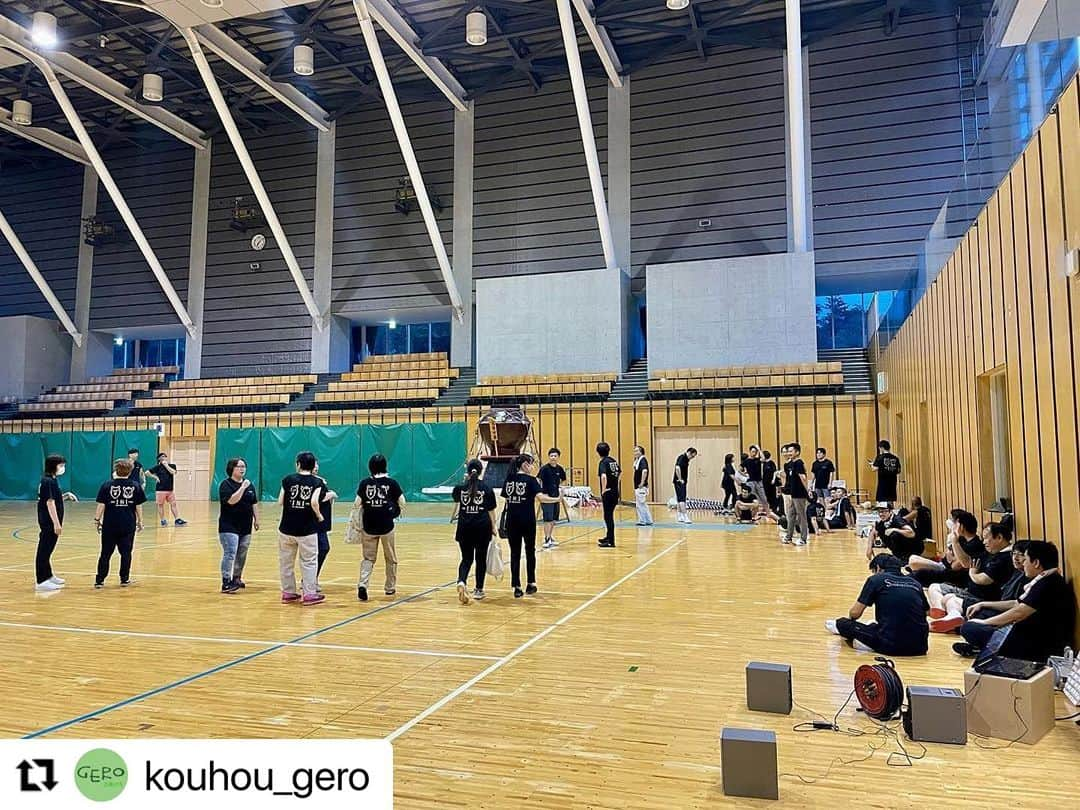 Gero City【下呂市公式アカウント】さんのインスタグラム写真 - (Gero City【下呂市公式アカウント】Instagram)「#Repost @kouhou_gero with @use.repost 過去ポストより ・・・ 7月15日(土) 下呂温泉龍神火まつりの椀みこしの練習が下呂交流会館アクティブで行われました📷  椀みこしは毎年40歳、41歳の下呂地区・竹原地区にゆかりのある厄男たちが担ぎます🐕🐗  今年は4年ぶり開催✨ 7月31日(月)は竹原、上原、中原 8月1日(火)は下呂の街中で椀みこしを担いで練り歩きます💪  皆さま、是非温かいご声援をお願いします😉  #戌亥会 #椀みこし #下呂温泉龍神火祭り #龍神祭 #下呂温泉 #厄祓い #厄落し #厄男 #同級生 #広報げろ #gerostagram」7月16日 19時12分 - gerostagram