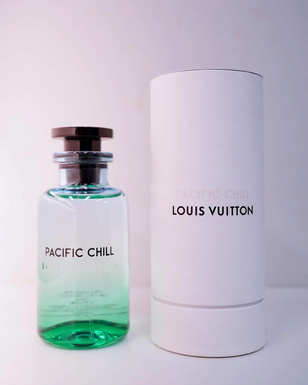 桜田通さんのインスタグラム写真 - (桜田通Instagram)「LOUIS VUITTON  ルイ・ヴィトンのこの夏のフレグランス 『PACIFIC CHILL (パシフィック チル)』  壮大な海に宿るエネルギー、自然が秘めるパワーが香りとなって五感を刺激し、身に纏うと世界がパッと広がるような感覚になります😌 柔らかく温かみのあるフルーティな香りで、これからの季節にぴったりのフレグランスです✨  @louisvuitton #LOUISVUITTON」7月16日 19時26分 - dorisakurada