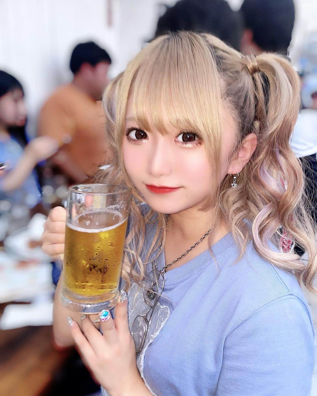 ゆゆぴょんのインスタグラム：「ビールと肉とギャル(^｡^)🍺💛☀️🌻 . . .  #コンカフェ #コンカフェ嬢 #cosplay #cosplaygirl #japanesegirl #japanesecosplay #自撮り #自撮り界隈 #コスプレイヤー #セルカ #インナーカラー ー#メイド #歌舞伎町 #셀카 #셀카놀이 #얼스타그램 #코디 #코디스타그램 #地雷系女子 #地雷女  #いいね返し #いいねした人全員フォローする  #隠せないヲタク #隠せないをたく #ジラジョ #青メッシュ #ハーフツイン #ビアガーデン #ツインテール女子」