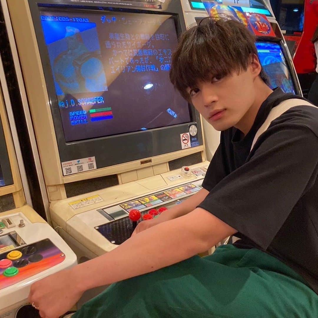 瀬戸郁成のインスタグラム：「結構気付いてる人もいると思うんですけど、ゲーム大好きです🥰🥰🥰  ゲーム実況ライブしたら来てくれますか？      #ゲーム  #ストリートファイター  #04」