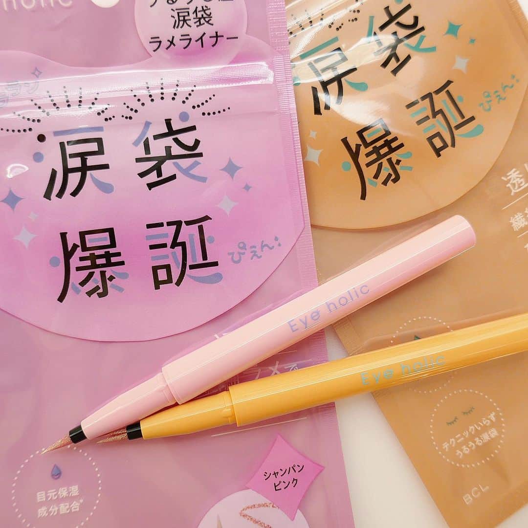 美的 Biteki's official Instagram! さんのインスタグラム写真 - (美的 Biteki's official Instagram! Instagram)「テクニックいらずで自然なぷっくり涙袋がつくれる「アイホリック」のアイライナーからラメ入りが登場！ 均一に発色するリキッドタイプのラメ入りライナーは、なめらかな描き心地で透け感のある“うるうる涙袋”を演出します。 肌にピタッと密着して、ラメとびすることなく、キレイな仕上がりをキープ。 カラーは、ピュアな印象をかなえる“シャンパンピンク”と、肌なじみ抜群の“シャンパンベージュ”の2色が揃います。   トレンドの涙袋メイクに気軽にトライできる新アイテム。ぜひチェックしてみて！   【商品情報】 アイホリック ラメライナー 2色 各￥1,540（税込） ※発売中 #BCL#ラメライナー#アイライナー#ラメメイク#メイク#メイクアップ#コスメ#コスメレポ#bitekicom#スウォッチ#涙袋#涙袋メイク#新商品#プチプラ#プチプラコスメ」7月16日 19時23分 - bitekicom