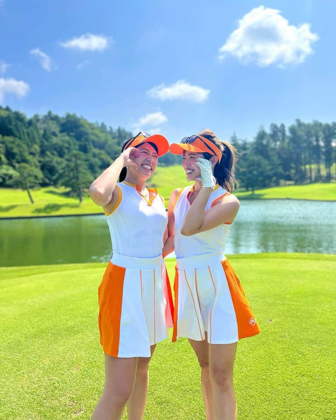 YUKAのインスタグラム：「いい写真🫶 ⁡ @mee___golf  いつもありがとう🧡 笑顔最強☺️  ここ数日日中暑すぎてゴルフ出来る自信がないのですが、大丈夫そうですか？😨笑  氷嚢、水筒、Tシャツにシュッシュするやつとりあえず塩分必須ですね🥹  気をつけながら楽しみましょ〜😚⛳️ ⁡ #ゴルフ好き #ゴルフ #ゴルフラウンド #ゴルフ女子 #ゴルフ上手くなりたい #ゴルフスイング #ゴルフスイング動画 #ゴルフコーデ #ゴルフ男子 #ゴルフ好きな人と繋がりたい #ゴルフバカ #ゴルフ好きな人と仲良くなりたい #ゴルフウェア #おしゃれさんと繋がりたい #お洒落 #スポーツ好き＃フィラゴルフ #filagolf #golf #vg_fashion #golfstagram #golfwear #golfgirl #golfswing #골프여자#골프스타그램 #골프 #골프웨어」