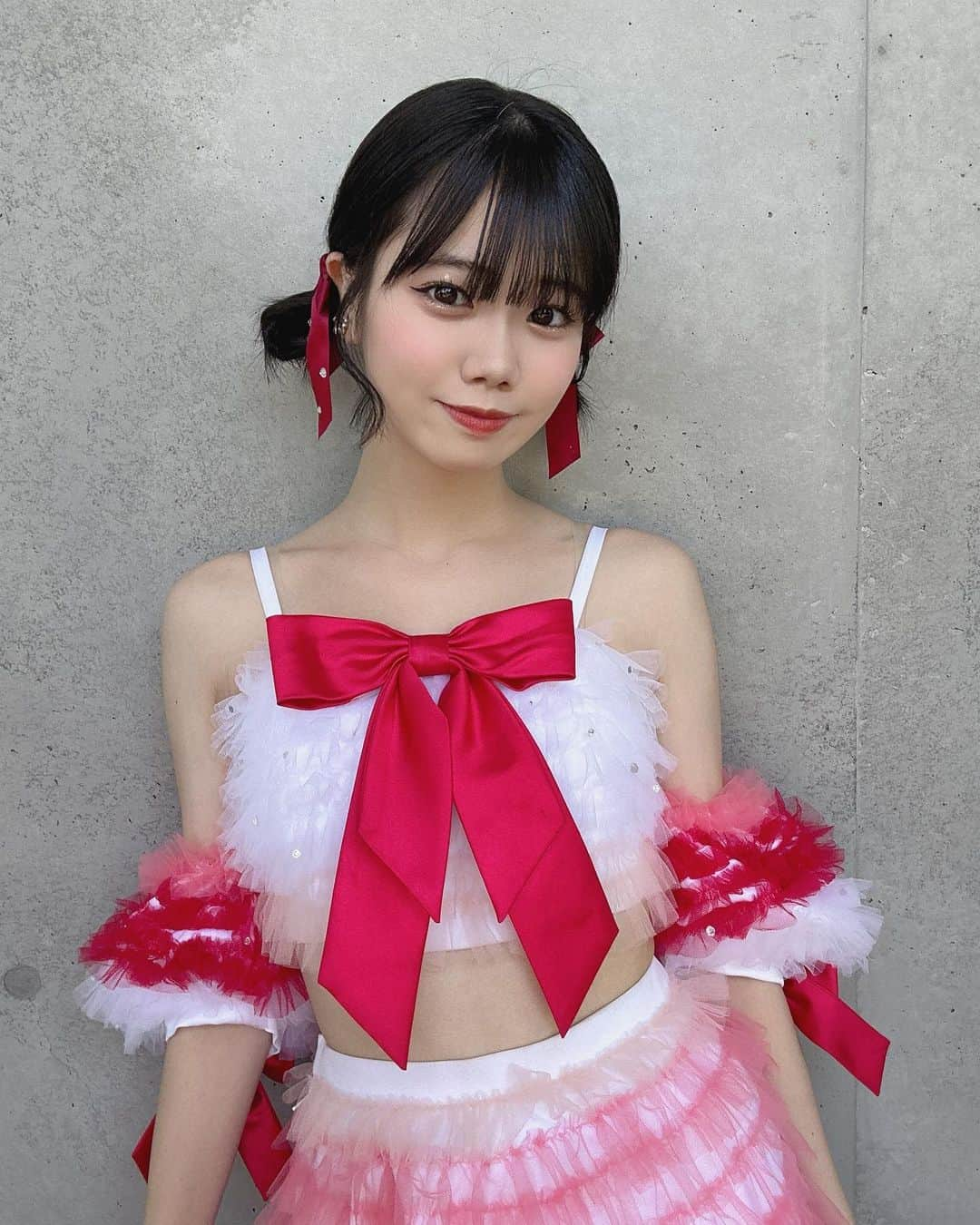 竹内ななみのインスタグラム：「♡  4月末から始まったリボンリリースイベント期間も、 今日の東京ダイバーシティにてラストを迎えました🎀☺︎  一緒に駆け抜けてくれてありがとうございました💭  このリリイベ期間でたくさんライブができたことも、 グループショットやグループトーク会が復活して、いろんな方とお話しをする機会が増えたことも、 とても嬉しかったです☺️  みんなもより６章スパガを好きになってくれてたら嬉しいな~  まだまだ夏スパガは終わりません🫡 暑い日が続くけど、この夏 最後まで楽しもうね❤️‍🔥  ・ ・ ・ ・ ・ ・ ・ ・ ・ ・ ・ ・ ・ ・ ・ #スパガ #夏スパガ #ライブ #アイドル #リボン #赤 #ボブ #ボブアレンジ #アイドル衣装 #アイドルヘア  #ツイン団子 #お団子ヘア #idol #live #japaneseidol #japanesegirl #japanese」