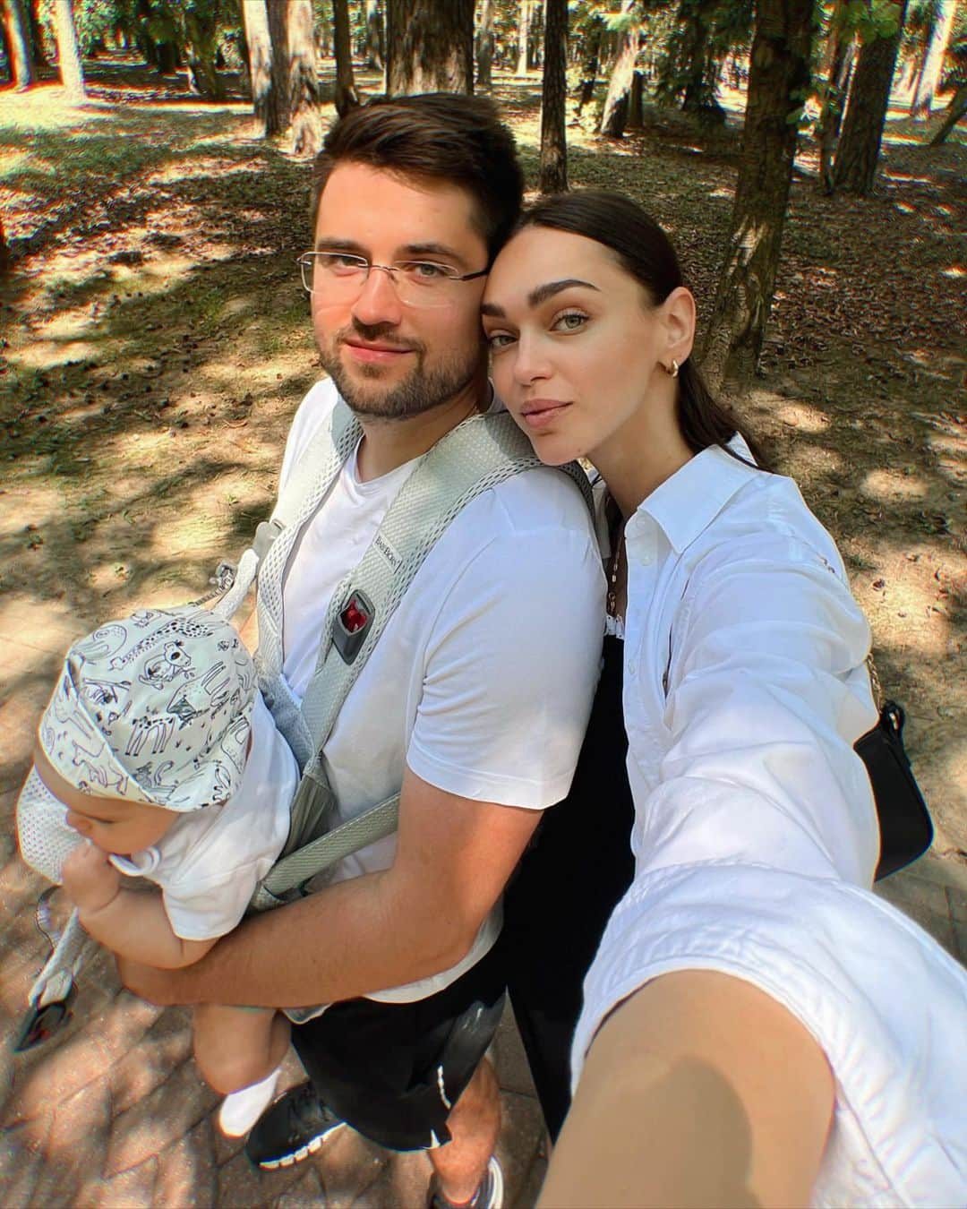 Zhenya Katavaのインスタグラム：「5 years together ! Love you to the moon & never back 🤍」