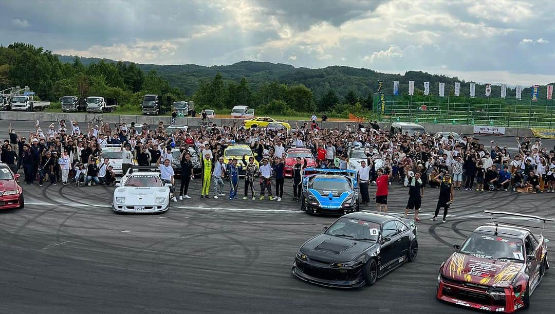 Wataru Katoさんのインスタグラム写真 - (Wataru KatoInstagram)「LIBERTY WALK   LBWK 北海道旭川市カムイドリフトお疲れ様でした😆  まさかの予定もしなかった@FERRARI F40 DRIFT初公開😆ワァーオ 予想通り朝から沢山のご来場でありがとうございました😊  素晴らしい👍楽しい一日になりました😆感謝  LAMBORGHINIのエンジン掛からずで諦めかけたけど思い切った選択でFERRARI F40の初めてのDRIFT PERFORMANCE😆  今日も沢山の出会いに感謝😆北海道最高😀 Thank you so much 😆 @daigosaito87  @teamtoyousa  @minigt @libertywalk_tokyo_harajuku  @libertywalk_yasu0092  @sakon.hikari  @athlete_company  @libertywalk_kanto  @libertywalk_hokkaido  @libertywalk_sapporo_  #libertywalk #ferrari #ferrarif40#drift #ferraridrift  #supercar #f40 #supercar  #supercars  #jdm  #jdmcars  #stancenation  #stance #widebody  #tuning #custom #世界初 #nice #crazyart」7月16日 19時36分 - libertywalkkato