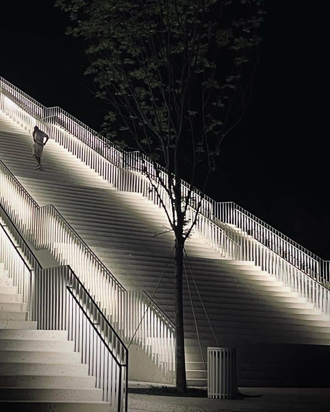 アイモリチリィのインスタグラム：「#minimalism in #tirana」