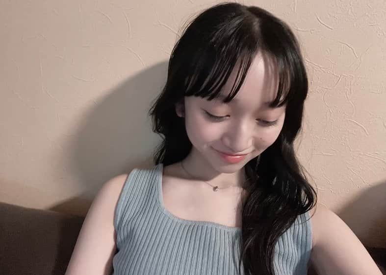 横溝菜帆のインスタグラム：「. 毎日暑いですね.. 熱中症にお気をつけてお過ごしください☺︎  @chico__official___ のタンクトップ お気に入りです🤍🤍」