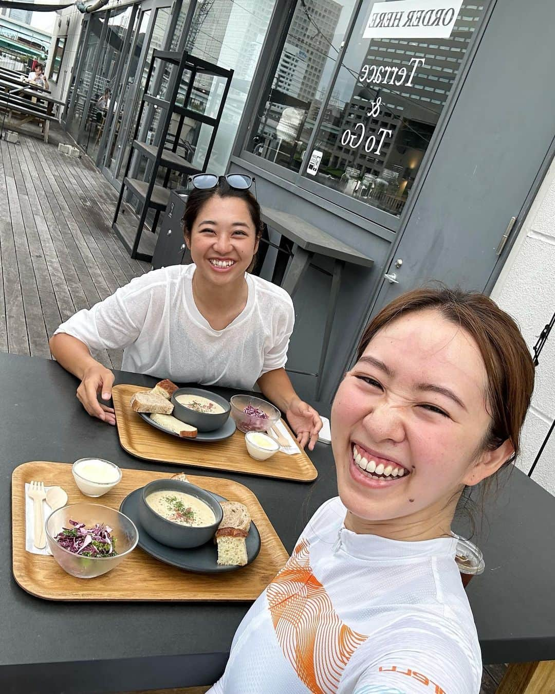 平良エレアさんのインスタグラム写真 - (平良エレアInstagram)「昨日は朝活にサイクリング🚴‍♀️ 20kmだけのんびり朝の涼しいうちに走ってきたー✨  たまには軽装でサイクリングも気分転換になっていいね✌️  カジュアルなライドでも ビブはしっかりカステリを着用🦂✨ それだけでサイクリングも快適度があがる💙  #ロードバイク #ロードバイク女子 #サイクリング  #girlscycling #roadbike #cycling #cyclinglife #cyclist #cyclinglifestyle #instacycle #instacycling  #わたしとLiv #LivJP」7月16日 19時43分 - erea0301