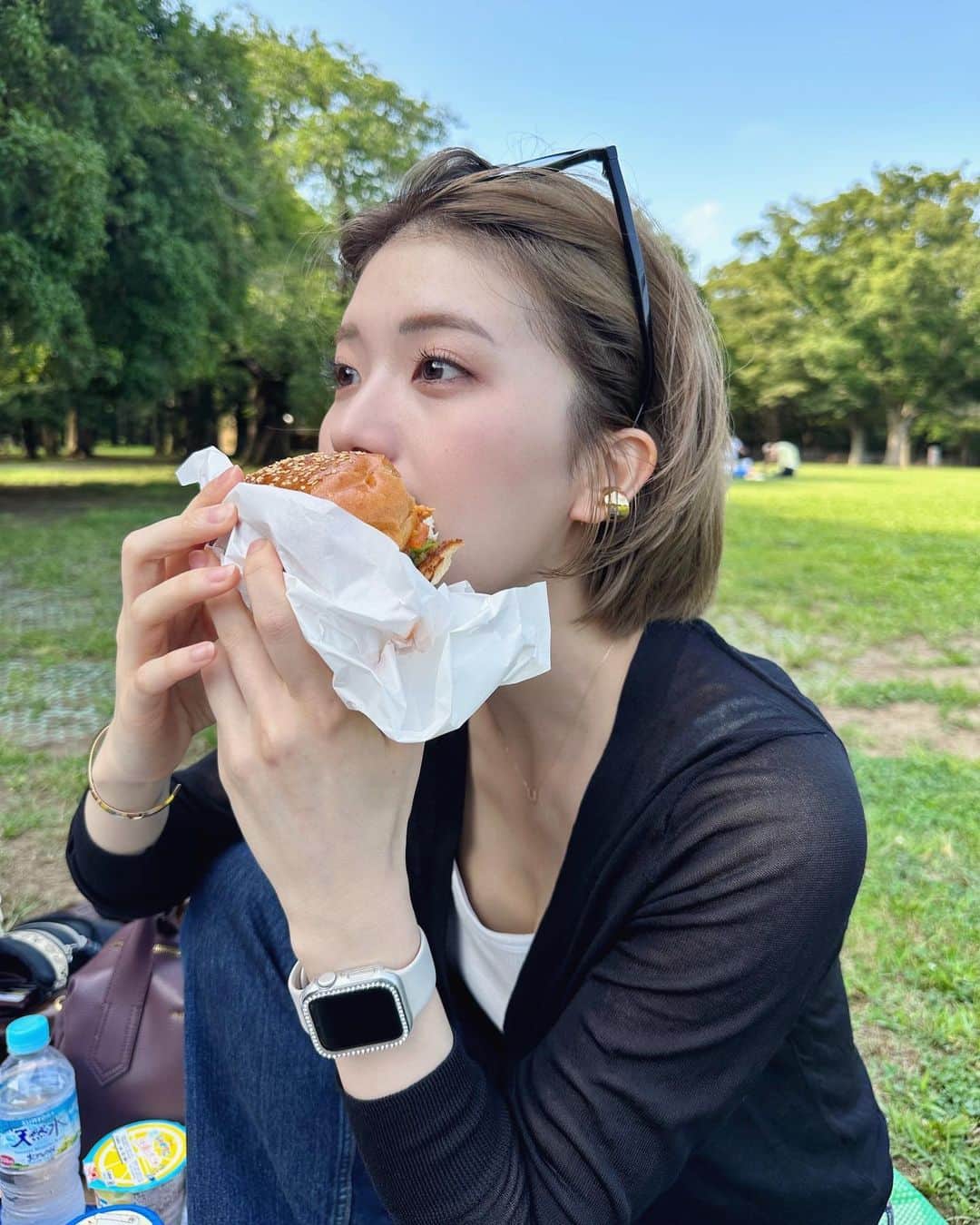 羽柴なつみのインスタグラム：「ハンバーガーってなんであんな美味しいの…🌚」