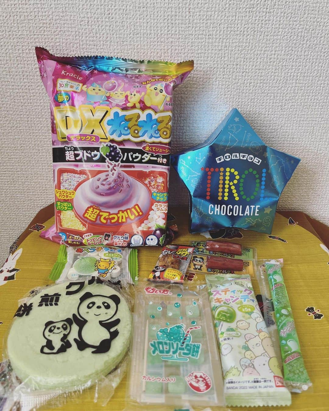 山﨑愛生さんのインスタグラム写真 - (山﨑愛生Instagram)「. めいのお菓子紹介🍭🍫  📷 ♡ 最近GETしたお菓子たち〜！ 氷あめソーダ🧊 コアラのマーチ＜メロンだソーダ＞🍈 ♡ お誕生日プレゼント🎁 皆さんからいち〜😍 ありがとうございました✨  #氷あめ  #コアラのマーチ  #ねるねるねるね  #チロルチョコ  #駄菓子  #お菓子大好き   #めいのお菓子紹介 #お菓子紹介  #山﨑愛生 #パンダさんパワー  #モーニング娘23  #morningmusume23」7月16日 19時52分 - mei_yamazaki.official