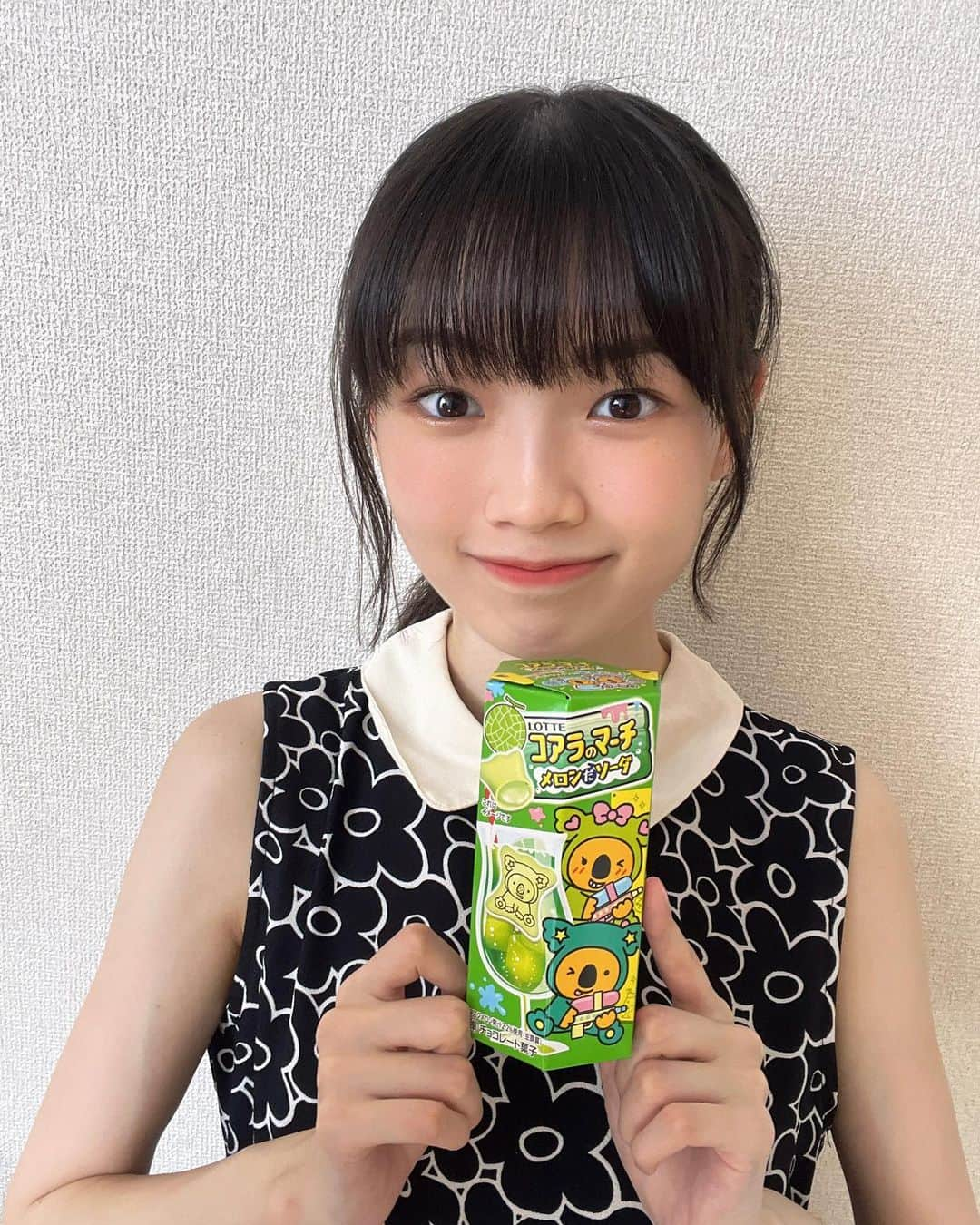 山﨑愛生さんのインスタグラム写真 - (山﨑愛生Instagram)「. めいのお菓子紹介🍭🍫  📷 ♡ 最近GETしたお菓子たち〜！ 氷あめソーダ🧊 コアラのマーチ＜メロンだソーダ＞🍈 ♡ お誕生日プレゼント🎁 皆さんからいち〜😍 ありがとうございました✨  #氷あめ  #コアラのマーチ  #ねるねるねるね  #チロルチョコ  #駄菓子  #お菓子大好き   #めいのお菓子紹介 #お菓子紹介  #山﨑愛生 #パンダさんパワー  #モーニング娘23  #morningmusume23」7月16日 19時52分 - mei_yamazaki.official