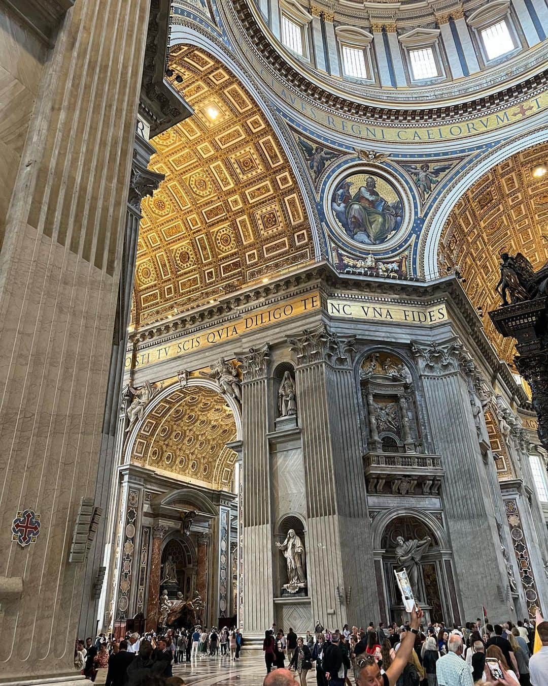 なっちゃんさんのインスタグラム写真 - (なっちゃんInstagram)「awesomeness Vatican バチカン市国の思い出 サン・ピエトロ大聖堂が強烈すぎて意識失いかけた。あと見た目が完全にソアリンだった  #イタリア #イタリア旅行 #ローマ #ローマ旅行 #バチカン市国 #バチカン美術館 #サンピエトロ大聖堂 #海外旅行 #旅行 #旅好き女子 #陸マイラー #旅好きな人と繋がりたい #italy #rome #vaticancity #vaticanmuseum #sanpiodepietrelcina #italytravel #italytrip #romeitaly #romefood #rome #travelblogger」7月16日 19時52分 - bored_motor