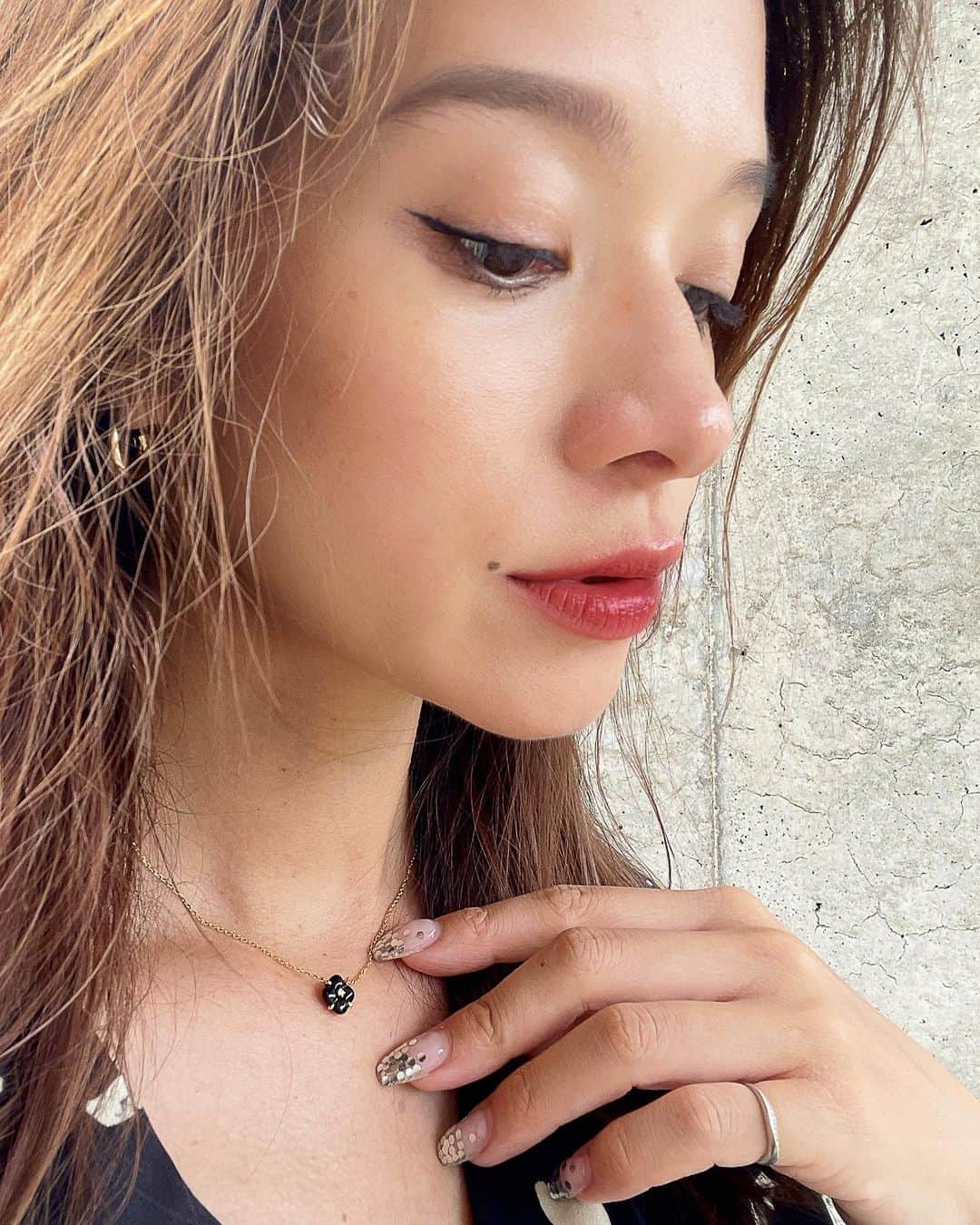 大森美知さんのインスタグラム写真 - (大森美知Instagram)「♡✴︎🦨💠❤︎❇︎･:*+. Mini Onyx and Diamond Necklace オニキスのネックレスに合わせて私服が黒い日 真ん中にダイヤで大人っぽくて かわいいお花モチーフ  #jewelry#thialh#thialhjewelry#オニキス #onyx#necklace#diamond #ダイアモンド#私服#okinawa#妊婦 #マタニティーコーデ#男の子ママ」7月16日 19時47分 - michi_oomori_official