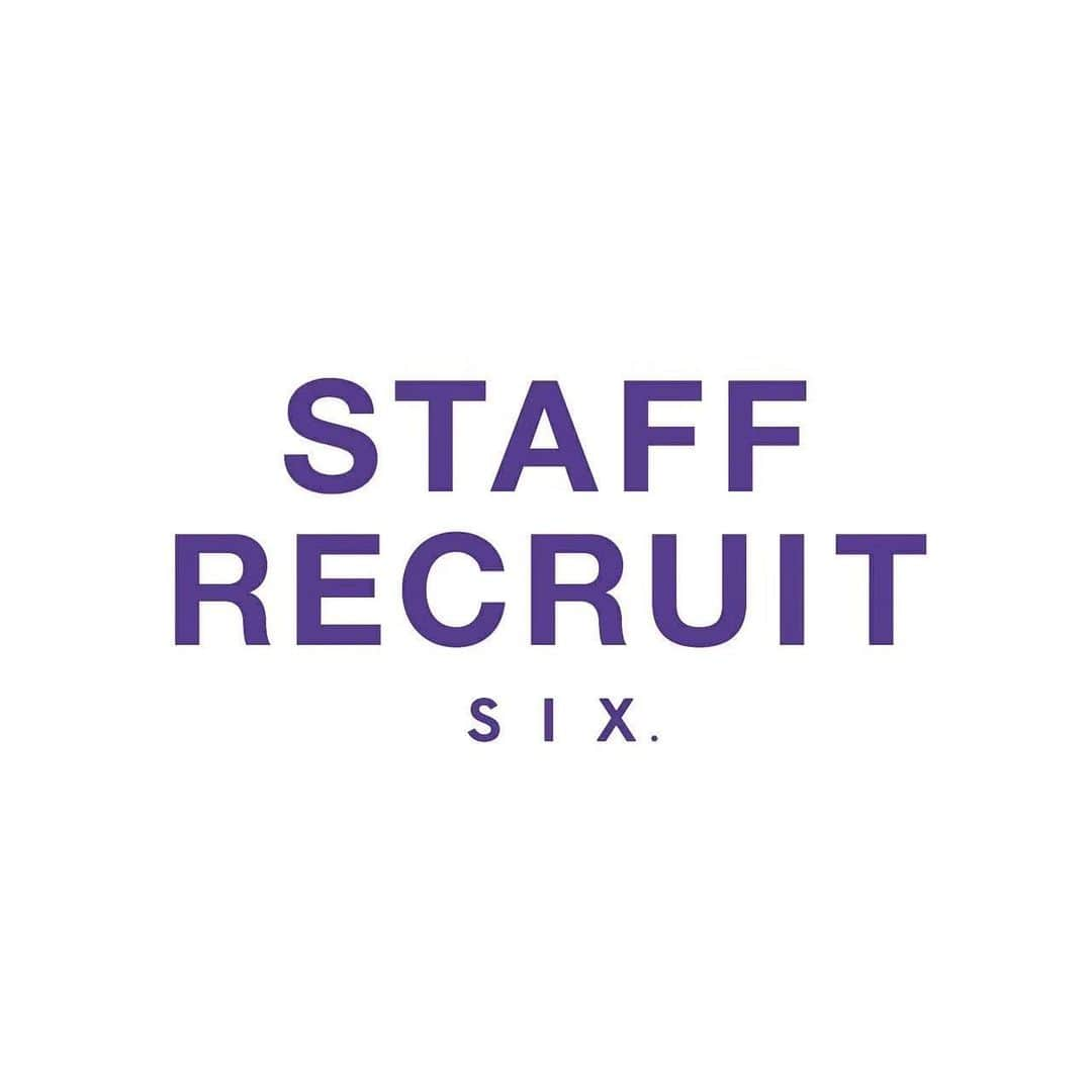 久保雄司のインスタグラム：「ＳＩＸ　ＳＴＡＦＦ　ＲＥＣＲＵＩＴ  6月末締切で募集し、たくさんの履歴書ありがとうございました！ ひとつひとつしっかりと読み対応致しました。 まだ実施試験中ですが、2024年度新入社員募集を含めた、追加募集をします！  中途スタイリスト、中途アシスタントも募集します！ 興味ある方はお気軽にDMで結構ですのでご相談ください📩  ＳＩＸは6年経ち、今年春体制も新しくなりさらにアップデートしていく予定です！  一緒に美容師たのしみましょう！  ◾️追加募集◾️ 🔸中途アシスタント3名🔸 🔸中途スタイリスト2名🔸 🔹2024年度新入社員🔹(8月31日〆切)  ■会社説明■ @six_kuboyuji . @six.salon の アカウントの会社説明会の アーカイブ又は @six.salon の 投稿をご確認お願い致します。  ◾️募集要項◾️  🔸中途アシスタント、スタイリスト🔸 【応募資格】 ●美容師免許取得者 ●中途スタイリストは、スタイリスト としての勤務歴のある方  【応募書類】 ❶履歴書（ご自身のSNSのアカウント も記載下さい） ❷顔写真（バストアップ）、全身写真 1枚ずつ ❸返信用封筒(ご自身の住所記載、 切手貼付済みのもの)  【給与】 アシスタント  月給205000円 技術売上/OEM売上/EC売上/店販売上  別支給 交通費 別途15000円まで支給  スタイリスト 月給210000円 技術売上/OEM売上/EC売上/店販売上/役職手当 別支給 交通費 別途15000円まで支給 中途スタイリストは安定するまでの間、サポート期間を設けることができますのでご相談ください。  【福利厚生】 ○社会保険完備 ○スキルアップサポートシステム ○休暇システム ○健康サポートシステム 詳しくは @six_kuboyuji  会社説明会又は @six.salon の投稿を ご覧ください  【締め切り】 ※随時募集し、対応させていただきます。  【選考の流れ】 1次審査  書類選考 2次審査  面接 (随時) 3次審査  サロン実地試験  1次審査、2次審査の結果は、合格者のみお電話にてご連絡いたします。  ※2次審査面接はリモートの場合も ございます。 3次審査につきましては、 遠方にお住まいの方はご相談ください。  ◾️募集要項◾️ 🔹2024年度新入社員🔹  【応募資格】 ●美容師免許取得予定者 【応募書類】 ❶履歴書（ご自身のSNSのアカウントも記載下さい） ❷顔写真（バストアップ）、全身写真 1枚ずつ ❸返信用封筒(ご自身の住所記載、 切手貼付済みのもの)  【給与】 月給 205000円(6ヶ月研修期間あり) 技術売上/OEM売上/EC売上/店販売上  別支給 交通費 別途15000円まで支給  【福利厚生】 ○社会保険完備 ○スキルアップサポートシステム ○休暇システム ○健康サポートシステム 詳しくは @six_kuboyuji  会社説明会又は @six.salon の投稿 をご覧ください  【締め切り】  ＊8月31日〆切 ＊9月9日or 10日面接予定  【選考の流れ】 1次審査  書類選考 2次審査  面接 (随時) 3次審査  サロン実地試験  1次審査、2次審査の結果は、合格者のみお電話にてご連絡いたします。  ※2次審査面接はリモートの場合もございます。 3次審査につきましては、 遠方にお住まいの方はご相談ください。  その他ご不明な点は、こちらまでお問い合わせ下さい。  〒150-0001 東京都渋谷区神宮前5-41-2青神道ビル2.3階  info@six-salon.com 03-6450-6545  株式会社　ＳＩＸ  久保雄司　宛」