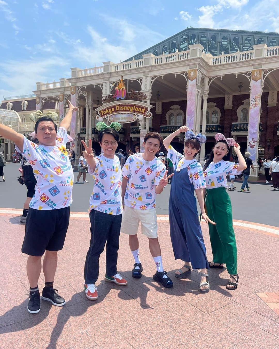 中尾明慶のインスタグラム：「明日から『プチブランチ』は1週間ディズニーリゾート特集です👍 夏のおすすめ沢山でめちゃくちゃ面白いので是非ご覧ください！！  最高に楽しいメンバーでした😆」