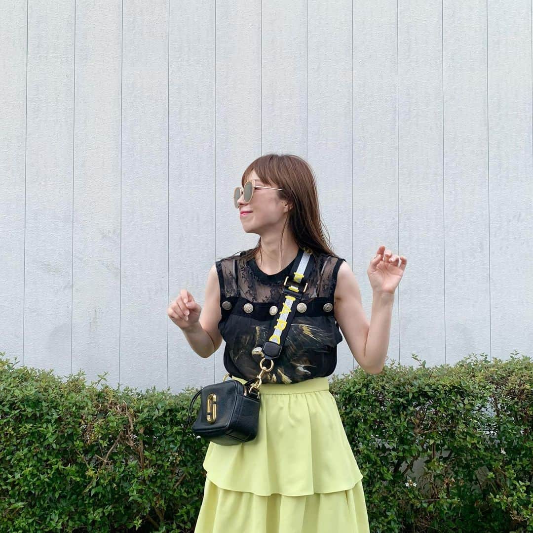 澤辺美香さんのインスタグラム写真 - (澤辺美香Instagram)「今日は暑すぎましたので外出控え目に。  スーパーへ買い出しに♡  #大人カジュアル #スカートコーデ」7月16日 19時52分 - mikasawabe